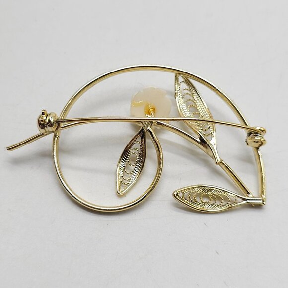 Vintage Gold Tone Brooch White Carved Celluloid Rose Filigree Leaf Design - Picture 3 of 4